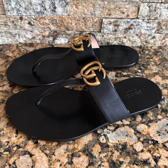 Gucci Black Leather thong sandal with Double G - Picture 3 of 7